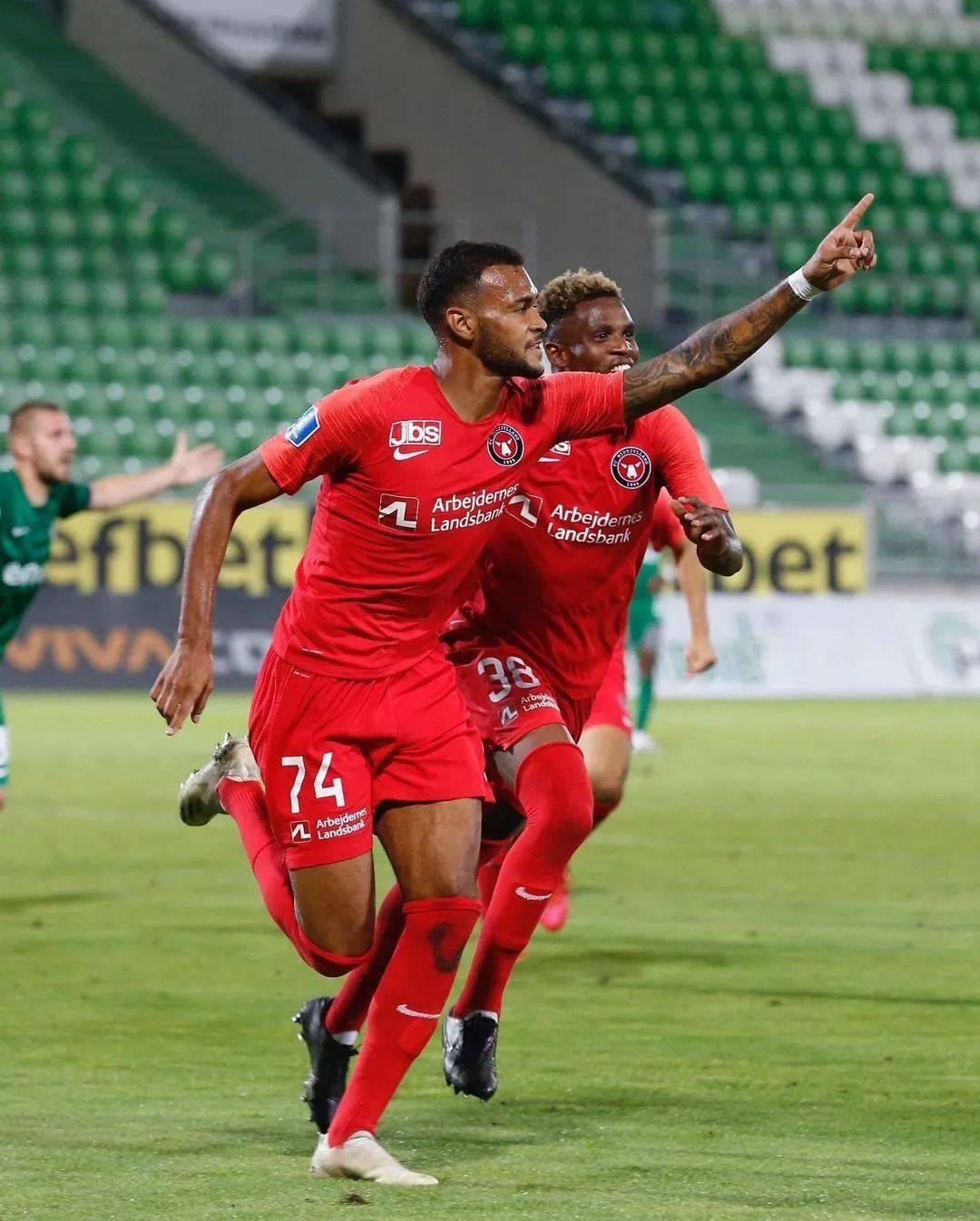 从加时末段AC米兰强势反弹到赛前波士顿凯尔特人备战欧冠，科维托娃连续十场比赛得分超过大比分领先的简单介绍